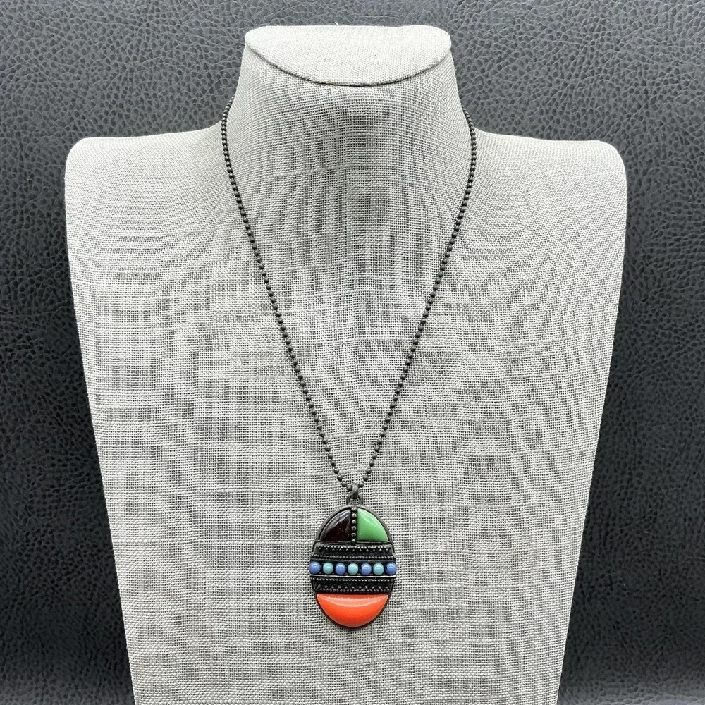 Liz Claiborne Multicolor Oval Pendant Necklace Silver‎ Tone Ball Chain Boho